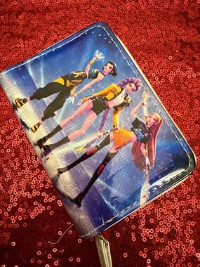 KPOP DEMON HUNTERS WALLET HUNTRIX